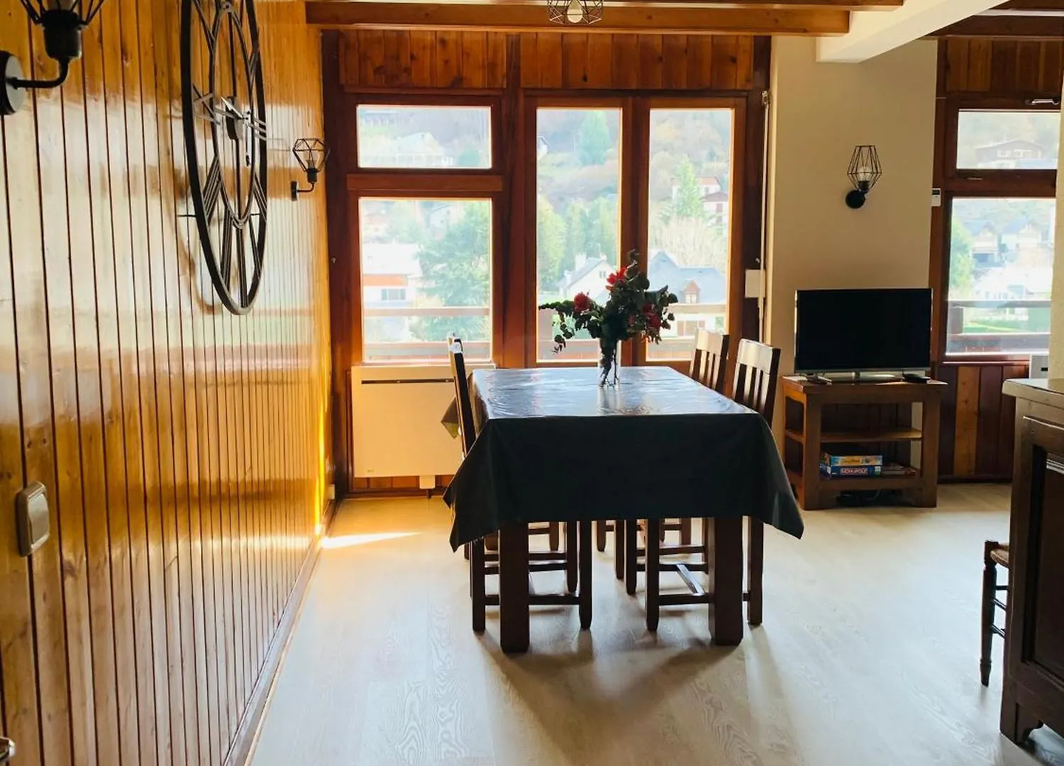 アパート Appartement 58 M2 Avec Piscine Interieure Vue Montagne Centre Village , Parking Prive サン・ラリー・スラン フランス