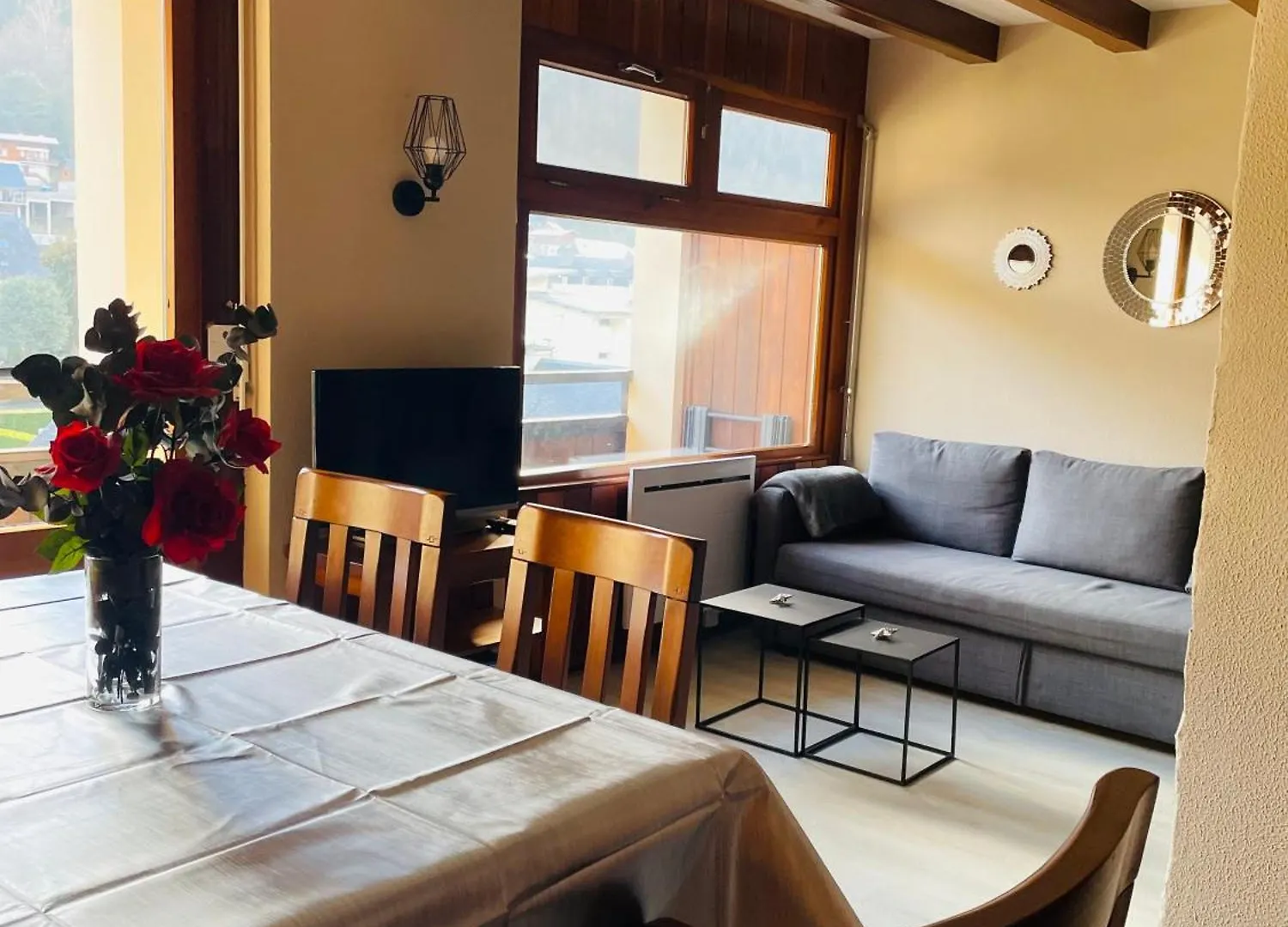 Appartement 58 M2 Avec Piscine Interieure Vue Montagne Centre Village , Parking Prive サン・ラリー・スラン